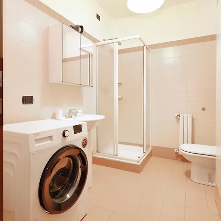 Appartamento Joivy Lovely 4-bed Flat With Balcony