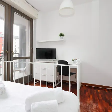 Joivy Lovely 4-bed Flat With Balcony * Milano