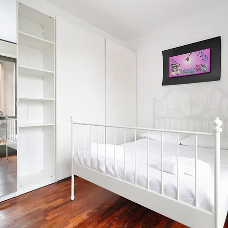 Joivy Lovely 4-bed Flat With Balcony Appartamento *