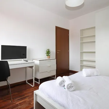 Appartamento Joivy Lovely 4-bed Flat With Balcony