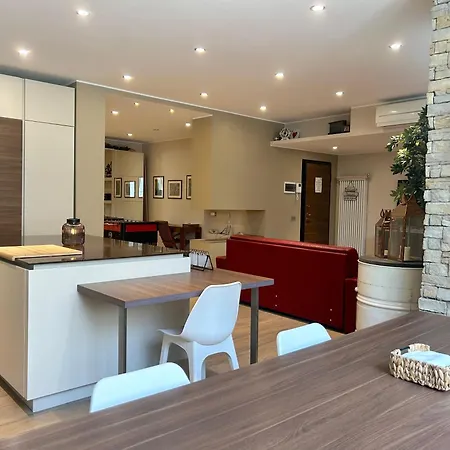 R39 Elegant With Private Parking Milano