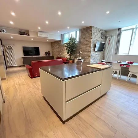 R39 Elegant With Private Parking Apartment *