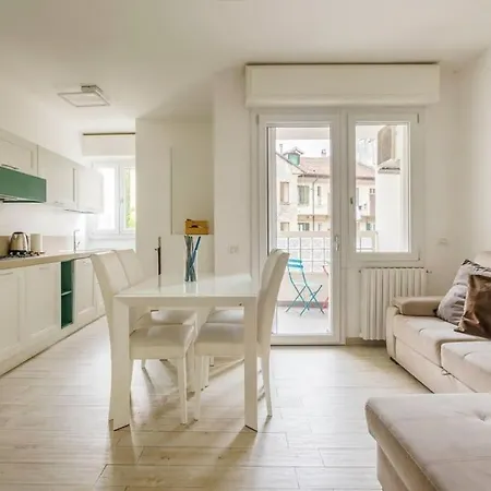 Brand New 3 Bedrooms In Navigli Area Apartmán
