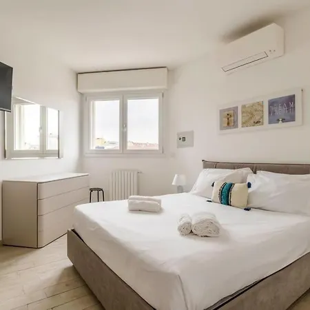 Brand New 3 Bedrooms In Navigli Area Apartmán *