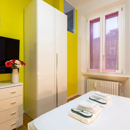 Giacosa, 71 - Comodo Per 6 *