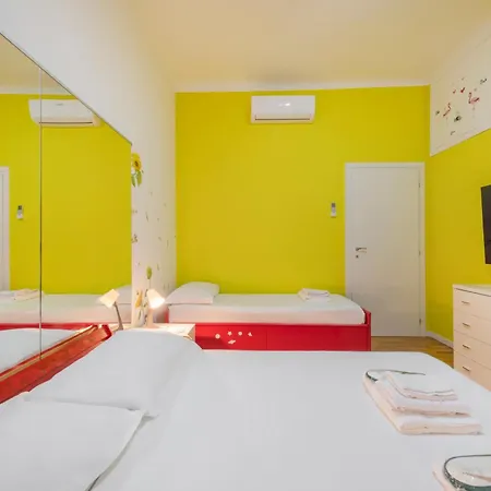 Giacosa, 71 – Comodo Per 6 *