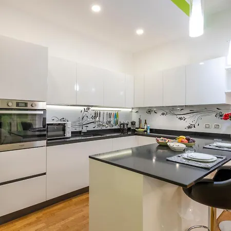 Giacosa, 71 – Comodo Per 6 * Milano