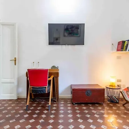 Bohemian Art Apartment. One Bedroom One Sofa *