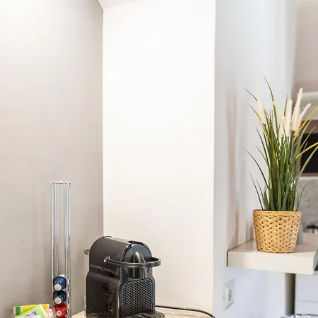 - Alzaia Naviglio Grande