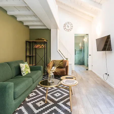 - Alzaia Naviglio Grande Apartamento Milán