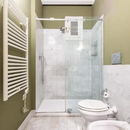 - Alzaia Naviglio Grande