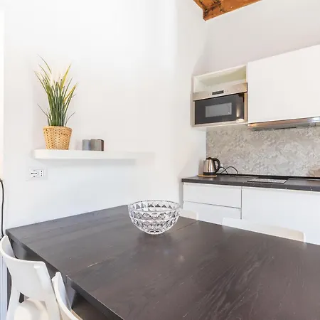 - Alzaia Naviglio Grande 아파트 *