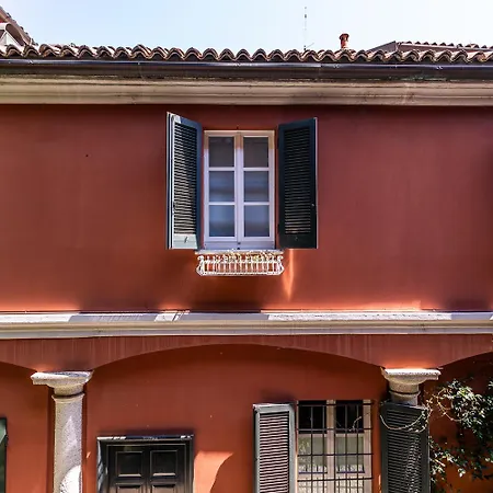 - Alzaia Naviglio Grande