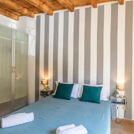 - Alzaia Naviglio Grande