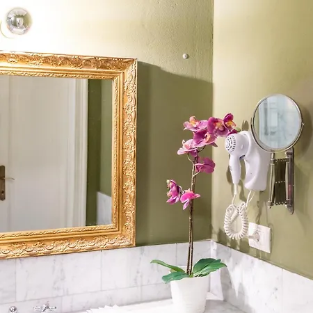 - Alzaia Naviglio Grande * מילאנו