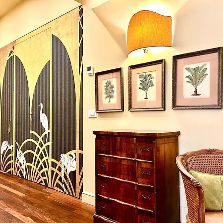 Elegant Historic On A Tree-lined Avenue Near Cadorna Station Apartment Mailand