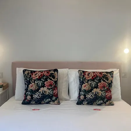 Apartment Regina In Melegnano - Wifi, Breakfast Box And Terrace