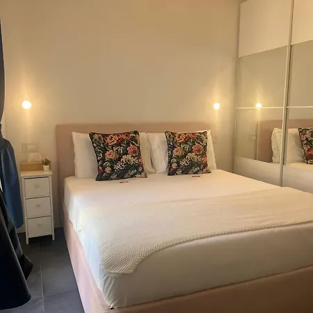 Regina In Melegnano - Wifi, Breakfast Box And Terrace Apartment *