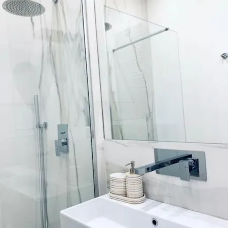 Beautiful Flat With Terrace In City Center Apartment