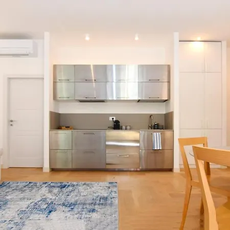 Beautiful Flat With Terrace In City Center