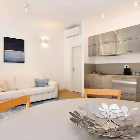 Beautiful Flat With Terrace In City Center Milan
