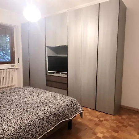 Confortevole Stanza In Condiviso A Due Passi Dall'aeroporto Di Linate Homestay *