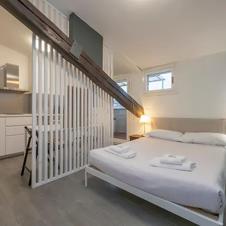 Xenia - Elegant Penthouse In Fiera Area Milan