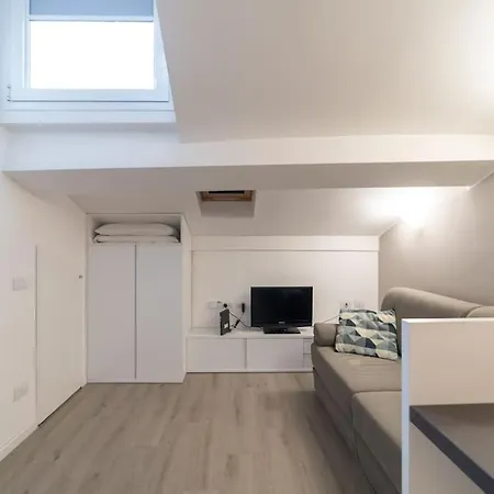 Apartment Intrho Flat Porta Romana *