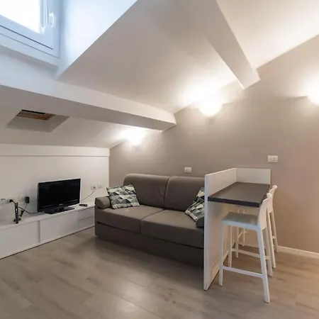 Intrho Flat Porta Romana Apartment