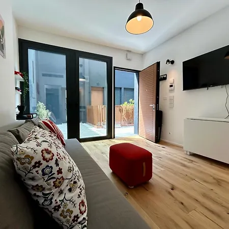 Apartment Kibilu Luxury With Terrace, Isola District And Near Garibaldi Station