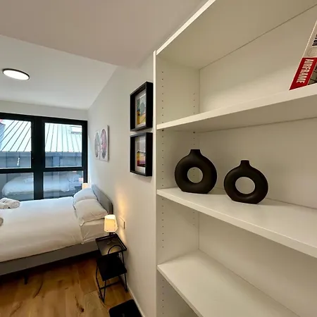 Apartment Kibilu Luxury With Terrace, Isola District And Near Garibaldi Station Milan