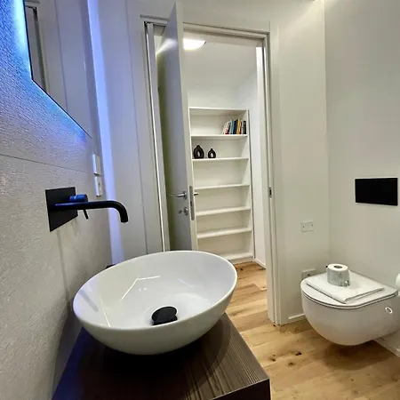 Apartment Kibilu Luxury With Terrace, Isola District And Near Garibaldi Station Milan