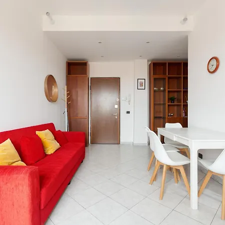 Apartment Piazzale Brescia- Cosy With Balcony Milan