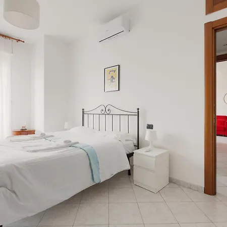 Appartement Guesthost - Piazzale Brescia- Cosy With Balcony