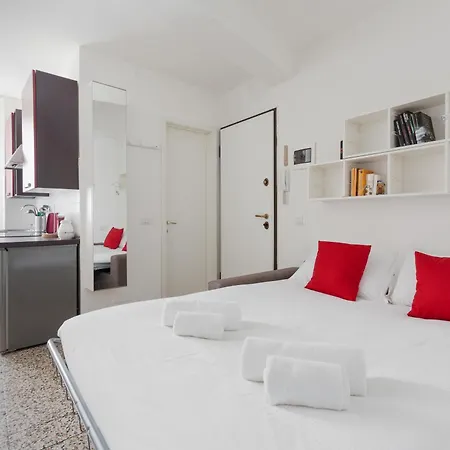 Guesthost - Sant'ambrogio Modern Апартаменты *