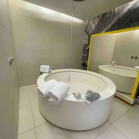 Town House Street Hotel *