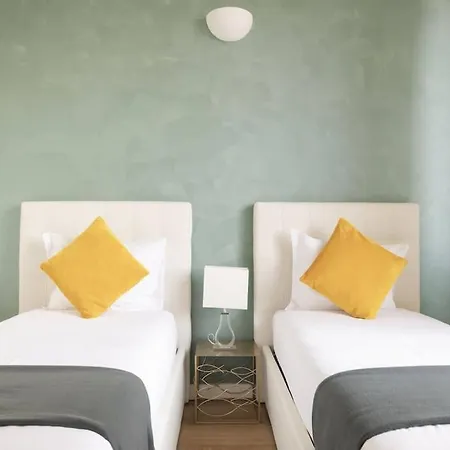 Spacious Near Duomo Apartment Milan