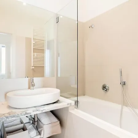 Apartment Spacious Near Duomo Milan