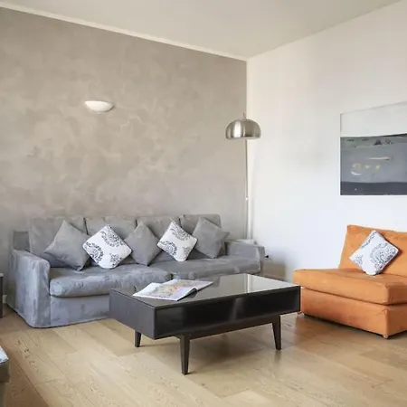 Spacious Near Duomo Apartment Milan