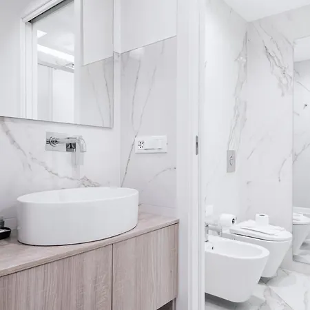 Apartment Easylife - Residenza Chic Vicino Al Duomo Milan