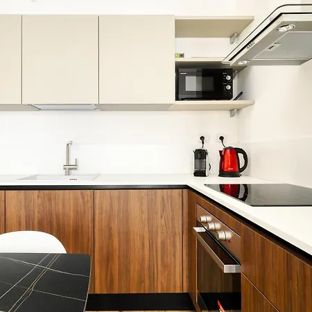 Joivy 1-bed With Balcony Near Subway