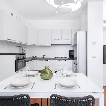 Apartment Easylife-appartamento Con Terrazzo In Porta Romana Milan