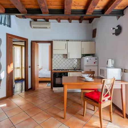 Apartman Youhosty - Porta Romana M3 *