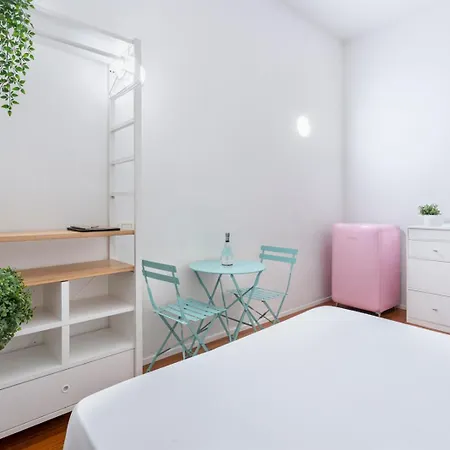 New! Lovely & Friendly In Center C ميلان