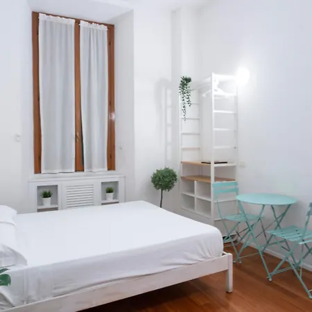 New! Lovely & Friendly In Center C ميلان