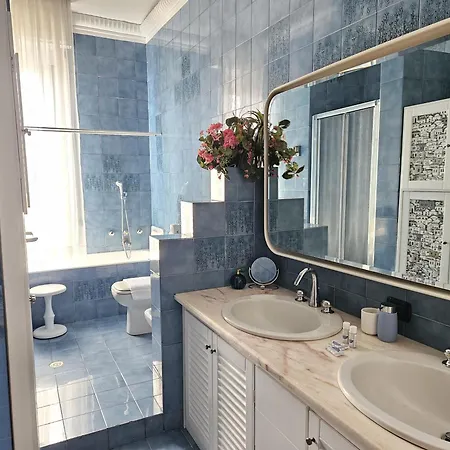 Homegallery - Elegante Milanese Apartment *