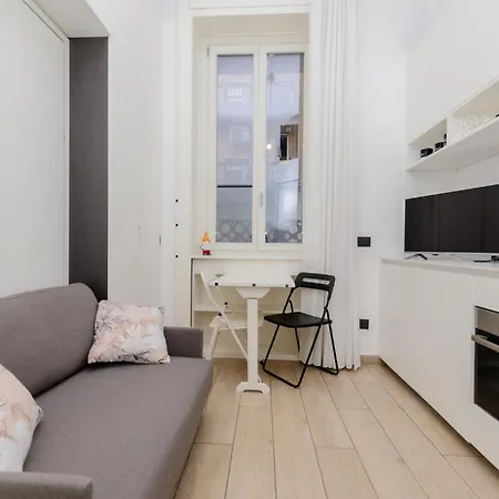 Small House Near The Station Milão