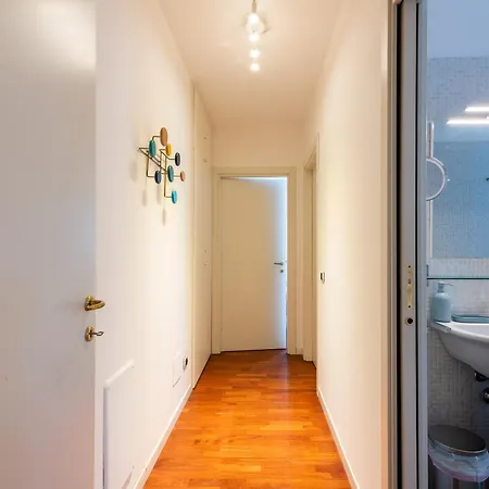 Daniele Flat - Free Wi-fi & M4 Metro Apartment