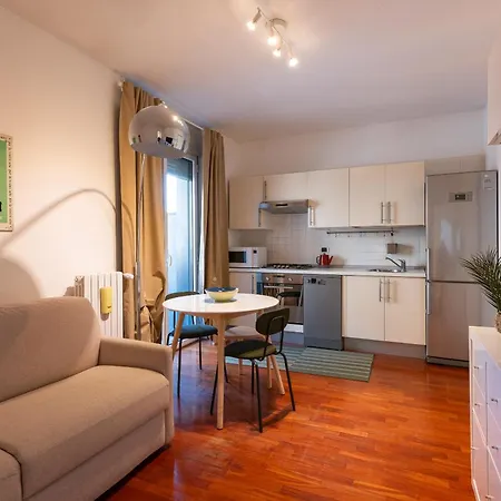 Apartment Daniele Flat - Free Wi-fi & M4 Metro