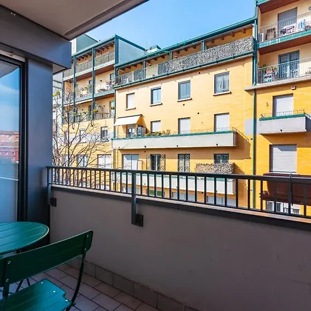 Daniele Flat - Free Wi-fi & M4 Metro Apartment Milan